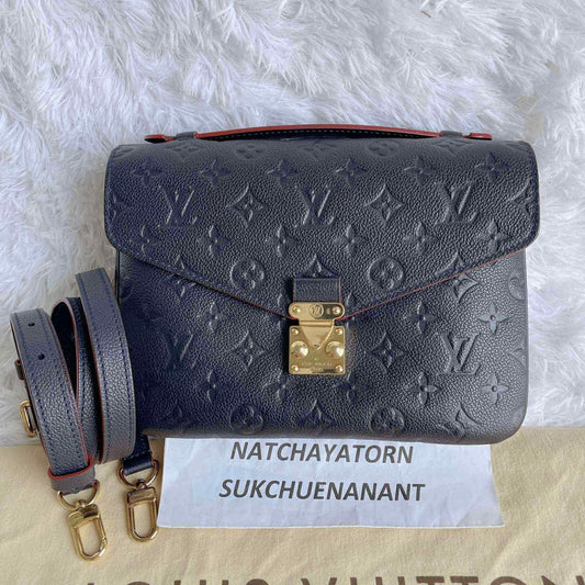 Metis navy with dust bag