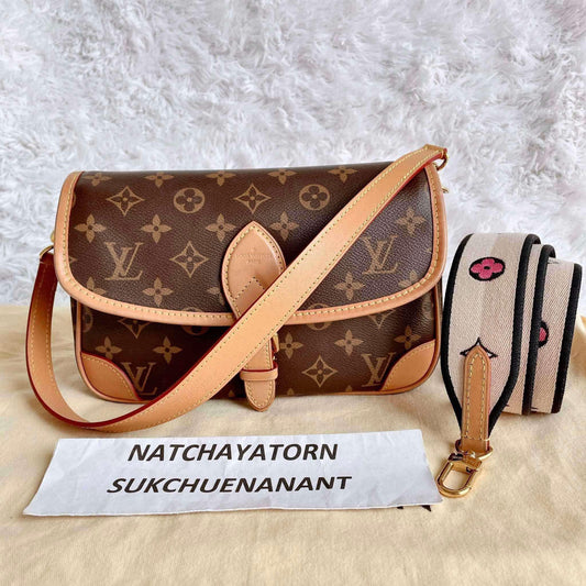 Diane monogram with strap and dust bag