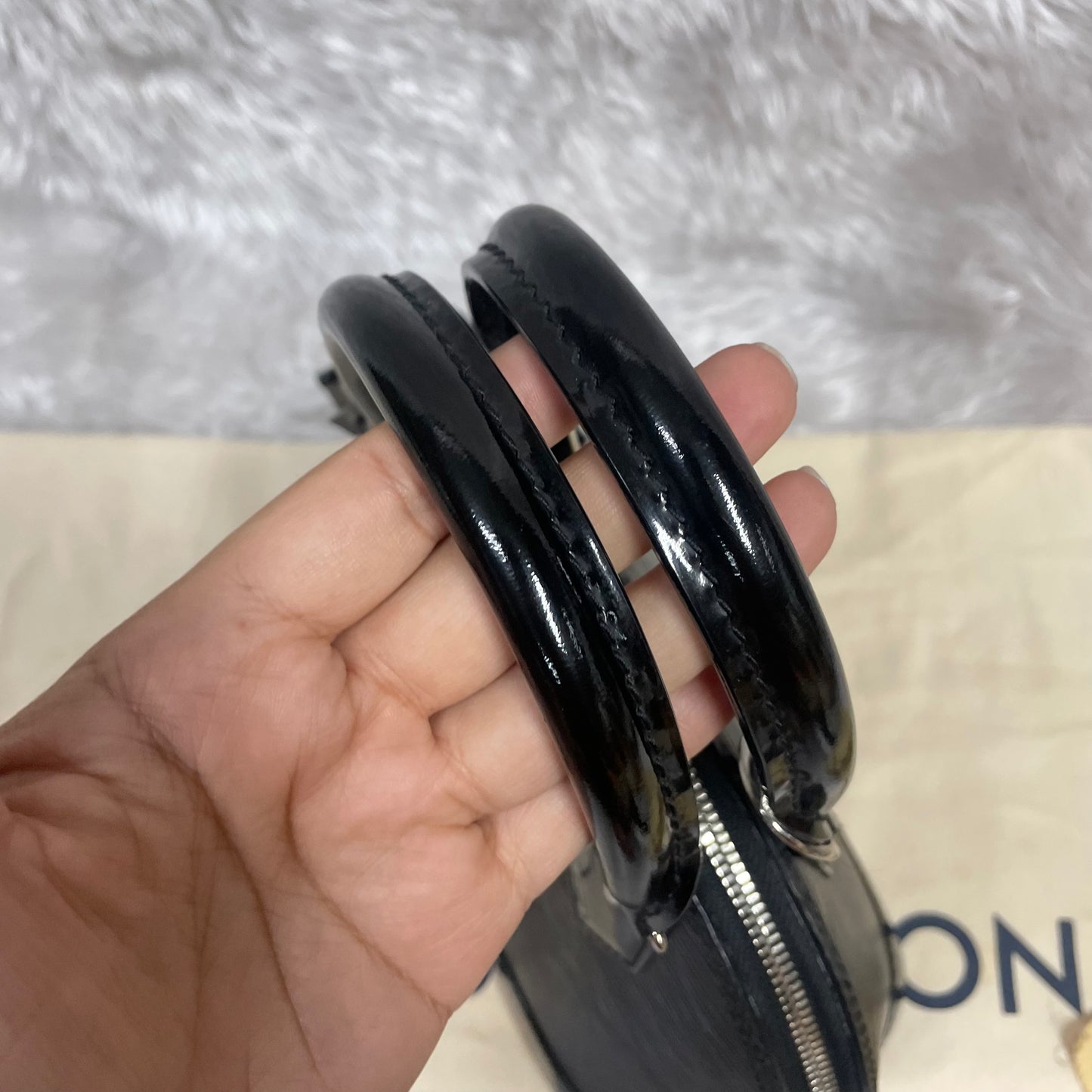 Authentic Excellent Alma bb venis noir black in great condition with original strap and keyset and dust bag!!! (MI1123 date code)