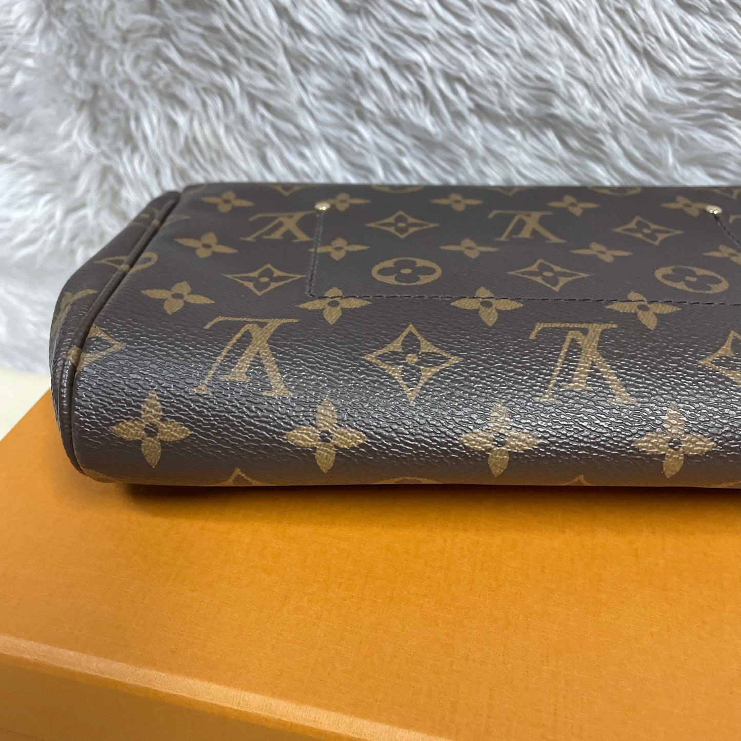 Authentic Favorite mm monogram with dust bag and box (SA4198 date code) in very great condition, no crack no tear, discontinued model, hard to find in this nice condition