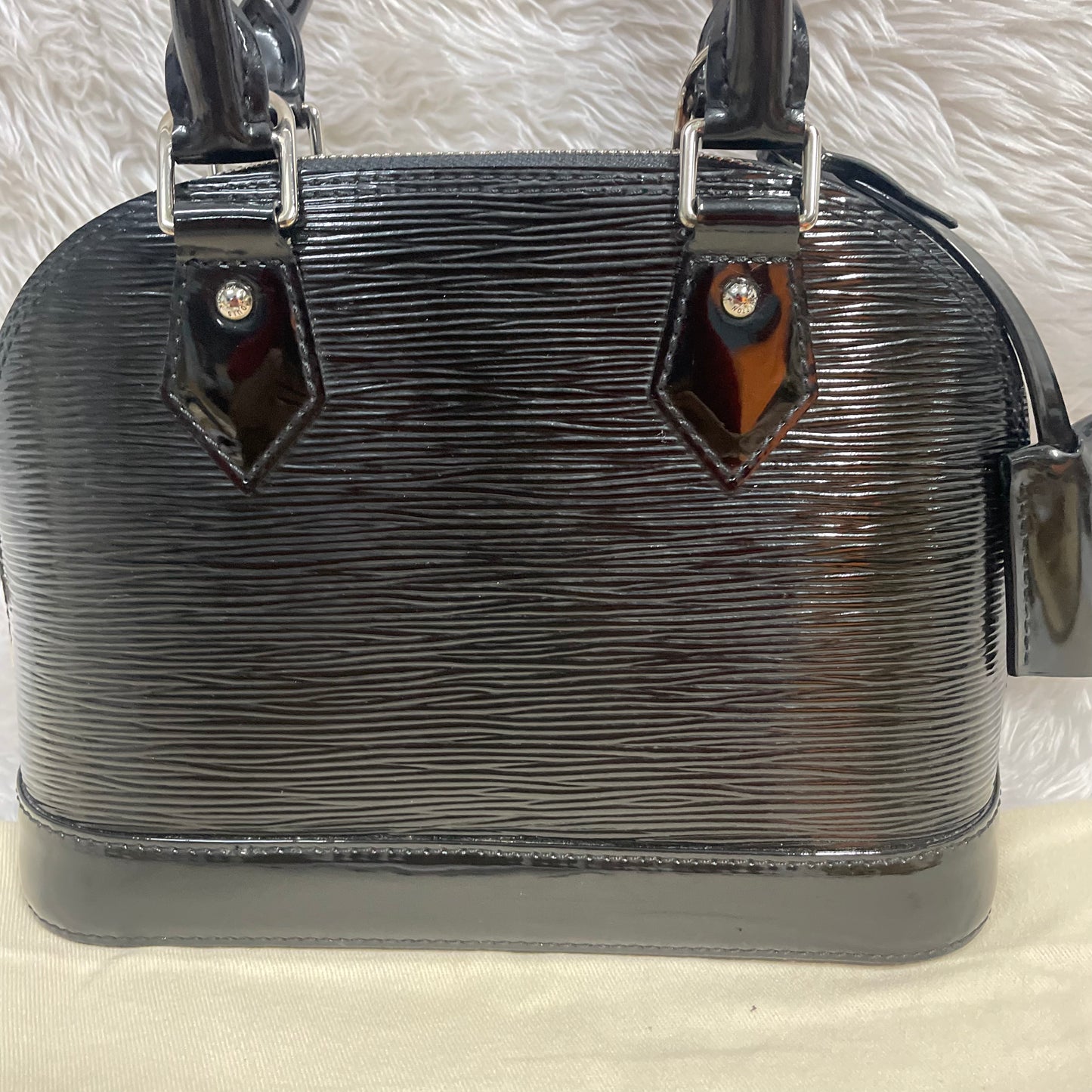 Authentic Excellent Alma bb venis noir black in great condition with original strap and keyset and dust bag!!! (MI1123 date code)