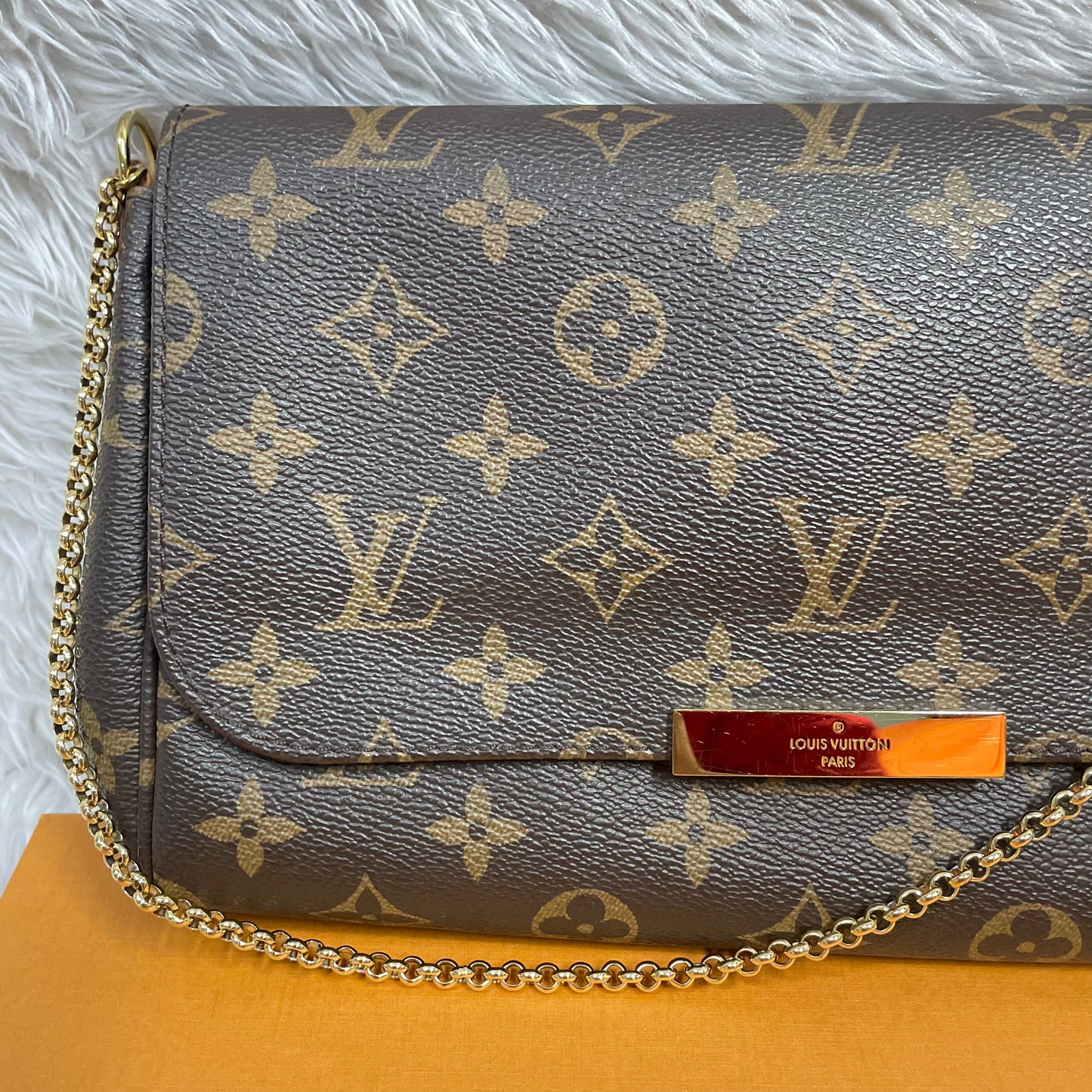Authentic Favorite mm monogram with dust bag and box (SA4198 date code) in very great condition, no crack no tear, discontinued model, hard to find in this nice condition