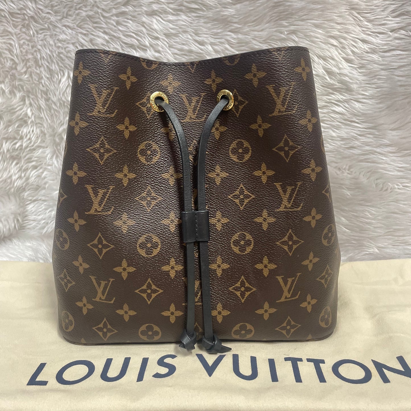 Authentic Neo noe noir (Black) monogram with dust bag (SP1187) in very great condition, no crack no tear, hard to find in this nice condition, comes with dust bag, box, paper bag