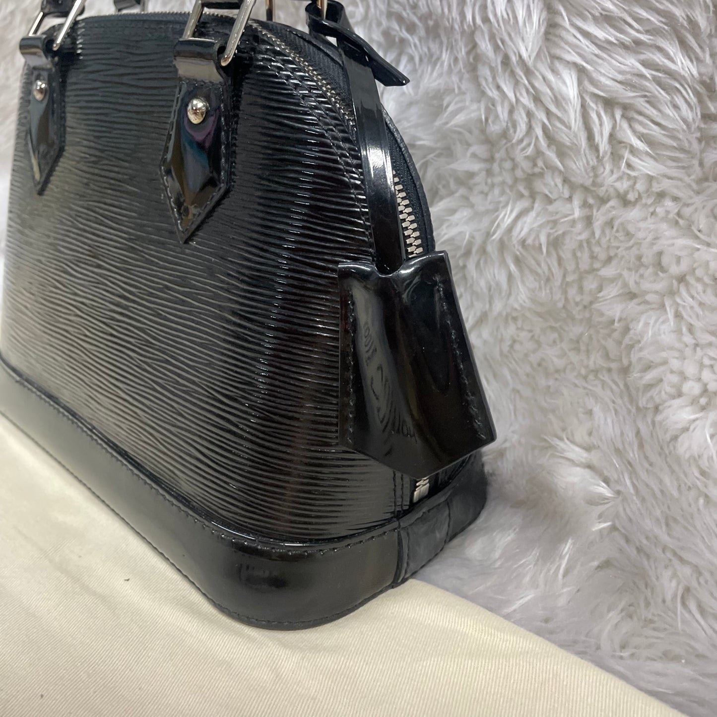 Authentic Excellent Alma bb venis noir black in great condition with original strap and keyset and dust bag!!! (MI1123 date code)