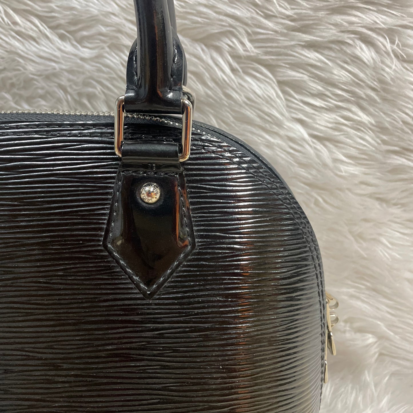 Authentic Excellent Alma bb venis noir black in great condition with original strap and keyset and dust bag!!! (MI1123 date code)