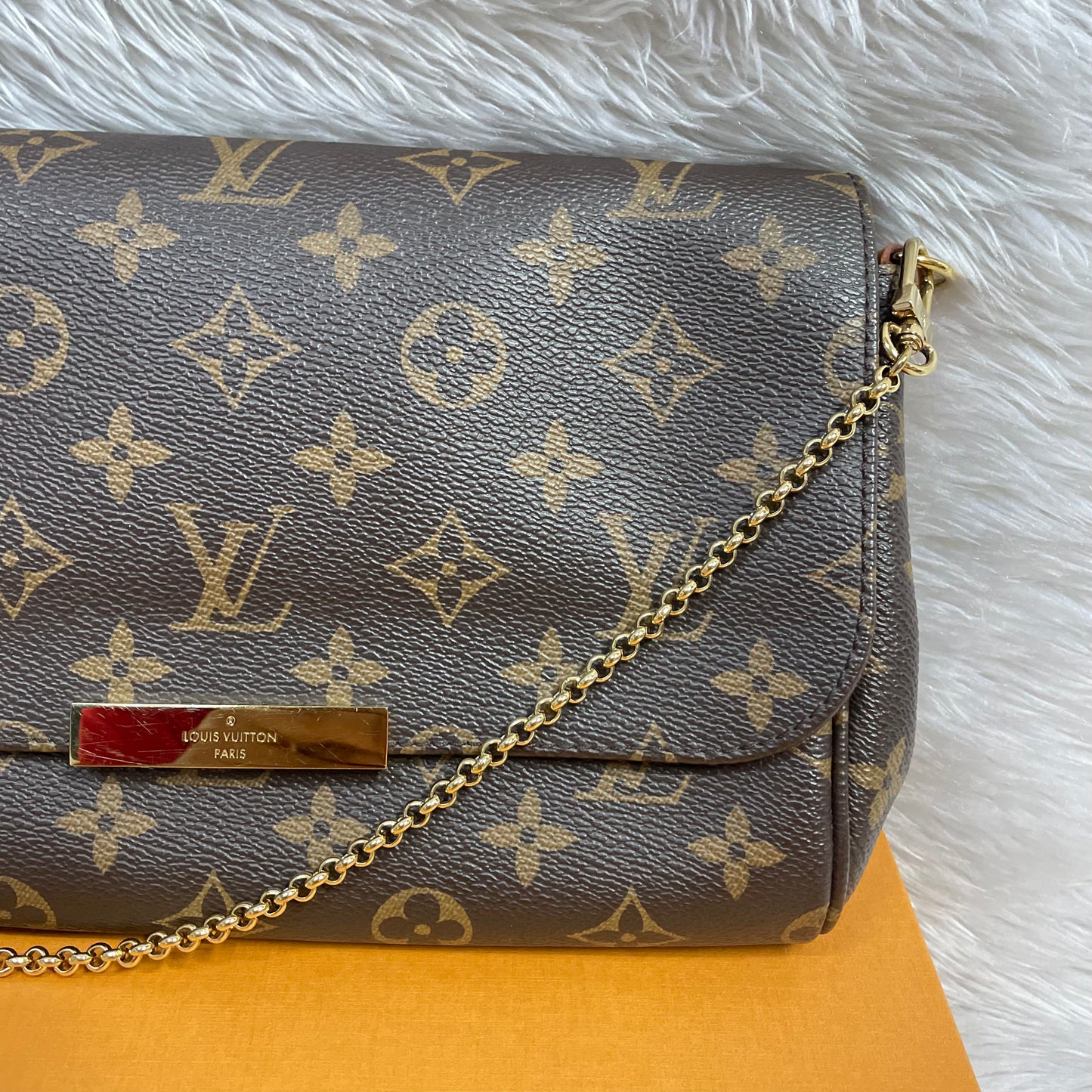 Authentic Favorite mm monogram with dust bag and box (SA4198 date code) in very great condition, no crack no tear, discontinued model, hard to find in this nice condition