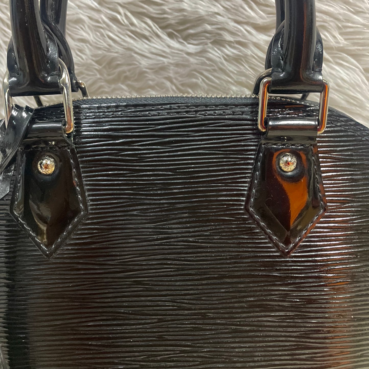 Authentic Excellent Alma bb venis noir black in great condition with original strap and keyset and dust bag!!! (MI1123 date code)