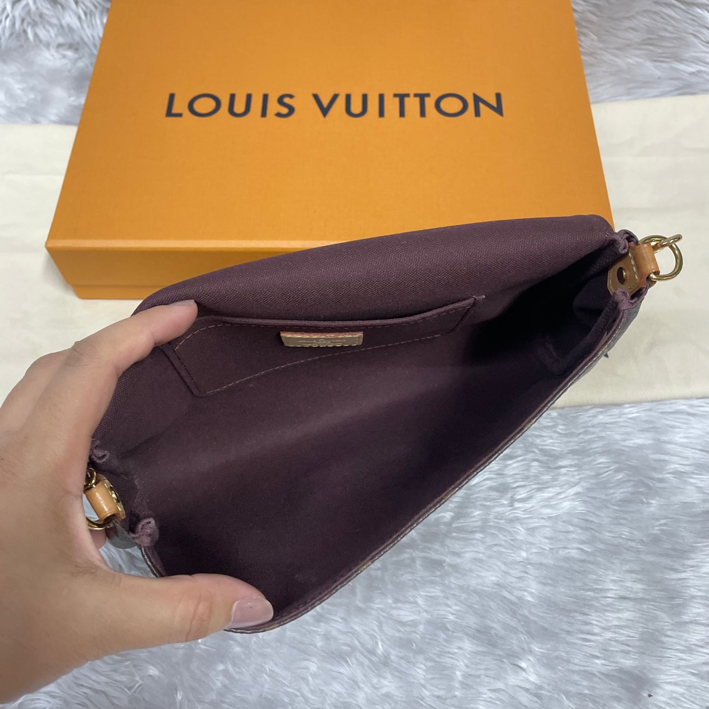 Authentic Favorite mm monogram with dust bag and box (SA4198 date code) in very great condition, no crack no tear, discontinued model, hard to find in this nice condition