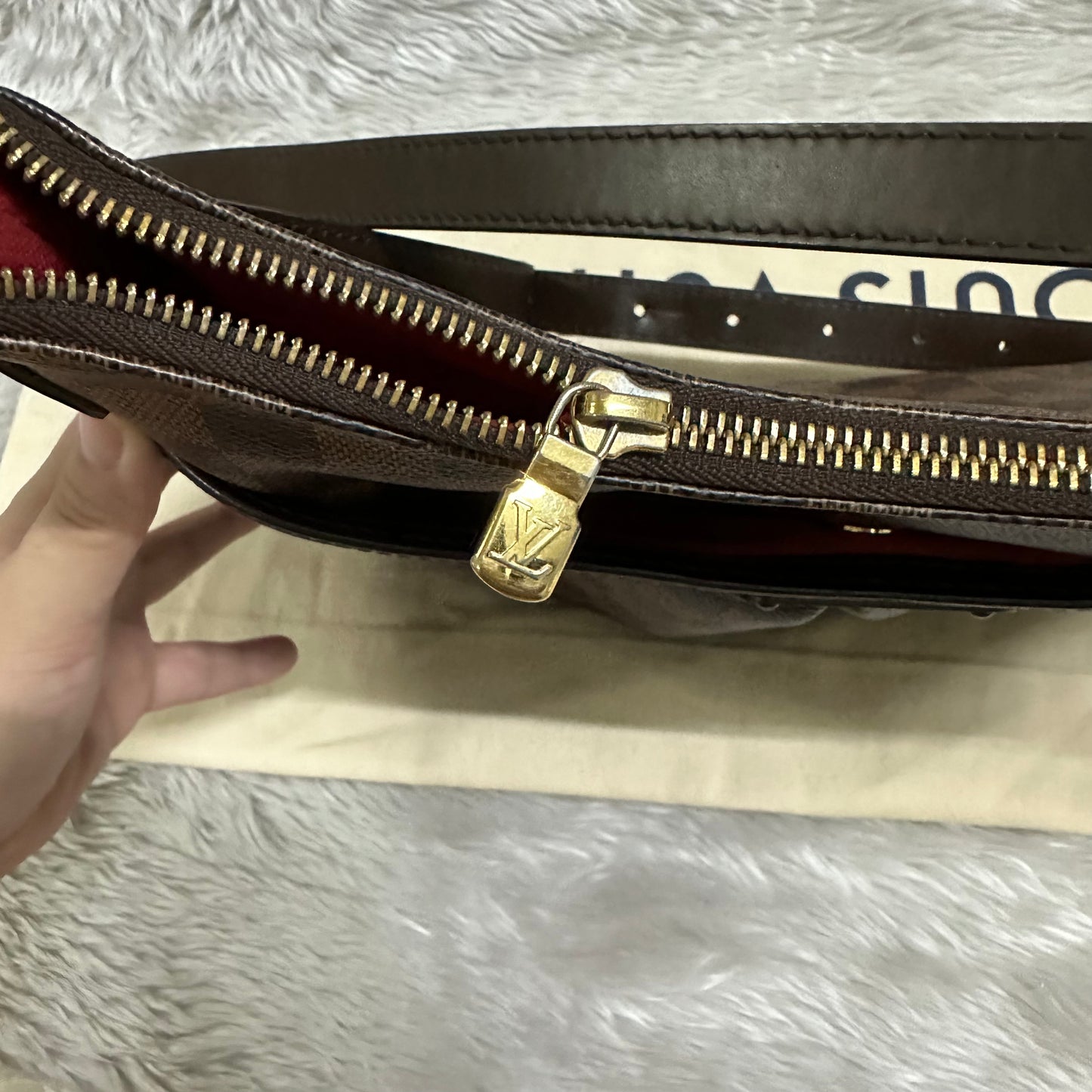 Authentic Excellent Bloomsbury pm damier ebene in great condition with dust bag!!! (DU0194 date code)