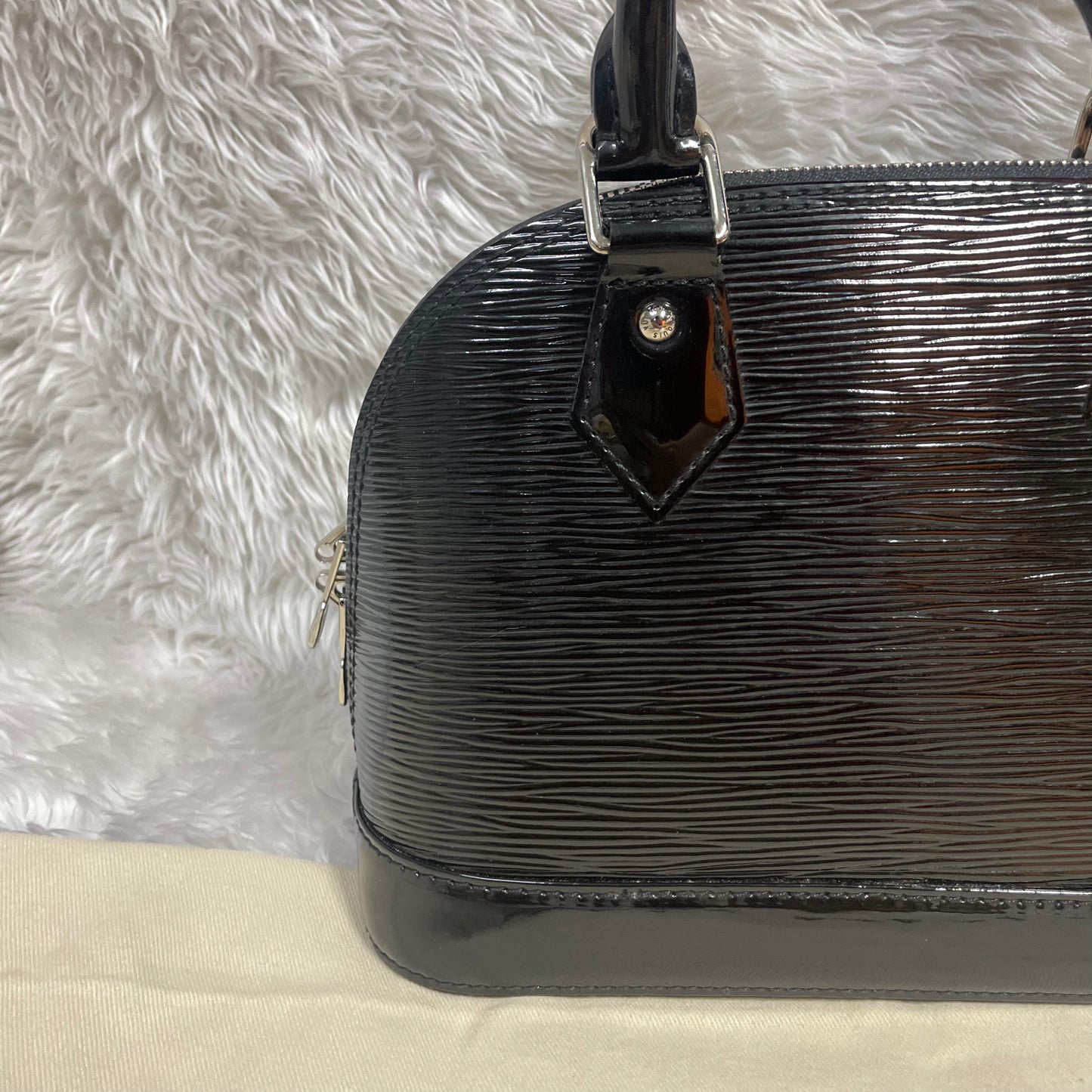 Authentic Excellent Alma bb venis noir black in great condition with original strap and keyset and dust bag!!! (MI1123 date code)