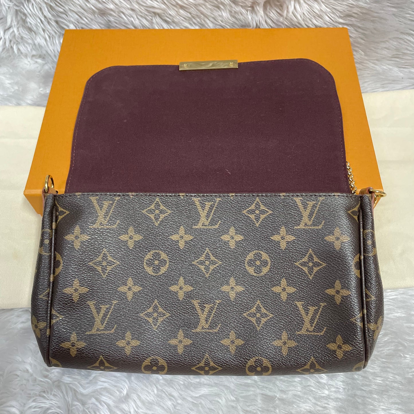 Authentic Favorite mm monogram with dust bag and box (SA4198 date code) in very great condition, no crack no tear, discontinued model, hard to find in this nice condition