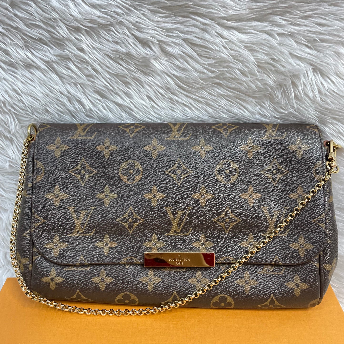Authentic Favorite mm monogram with dust bag and box (SA4198 date code) in very great condition, no crack no tear, discontinued model, hard to find in this nice condition