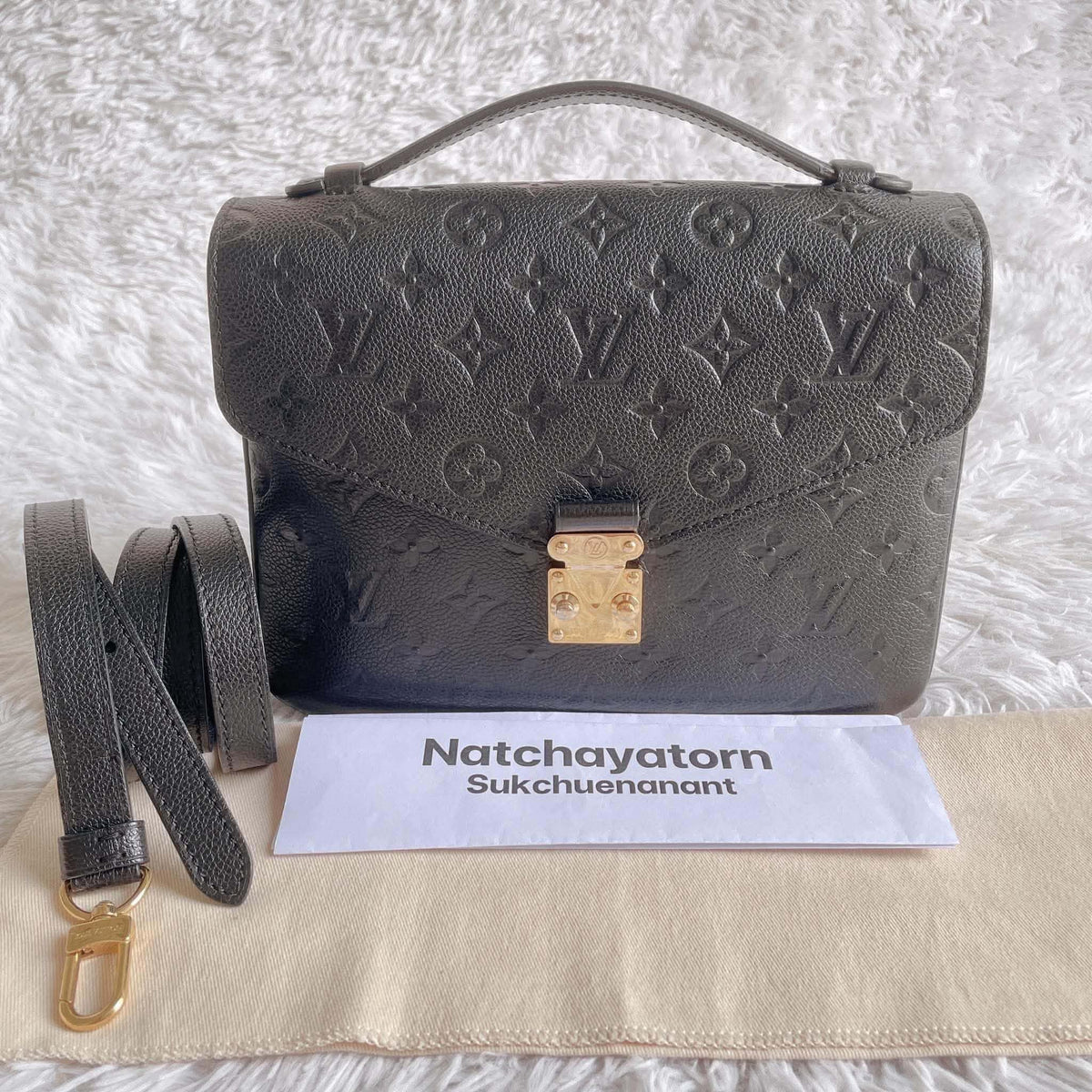 Metis pochette black with dudt bag