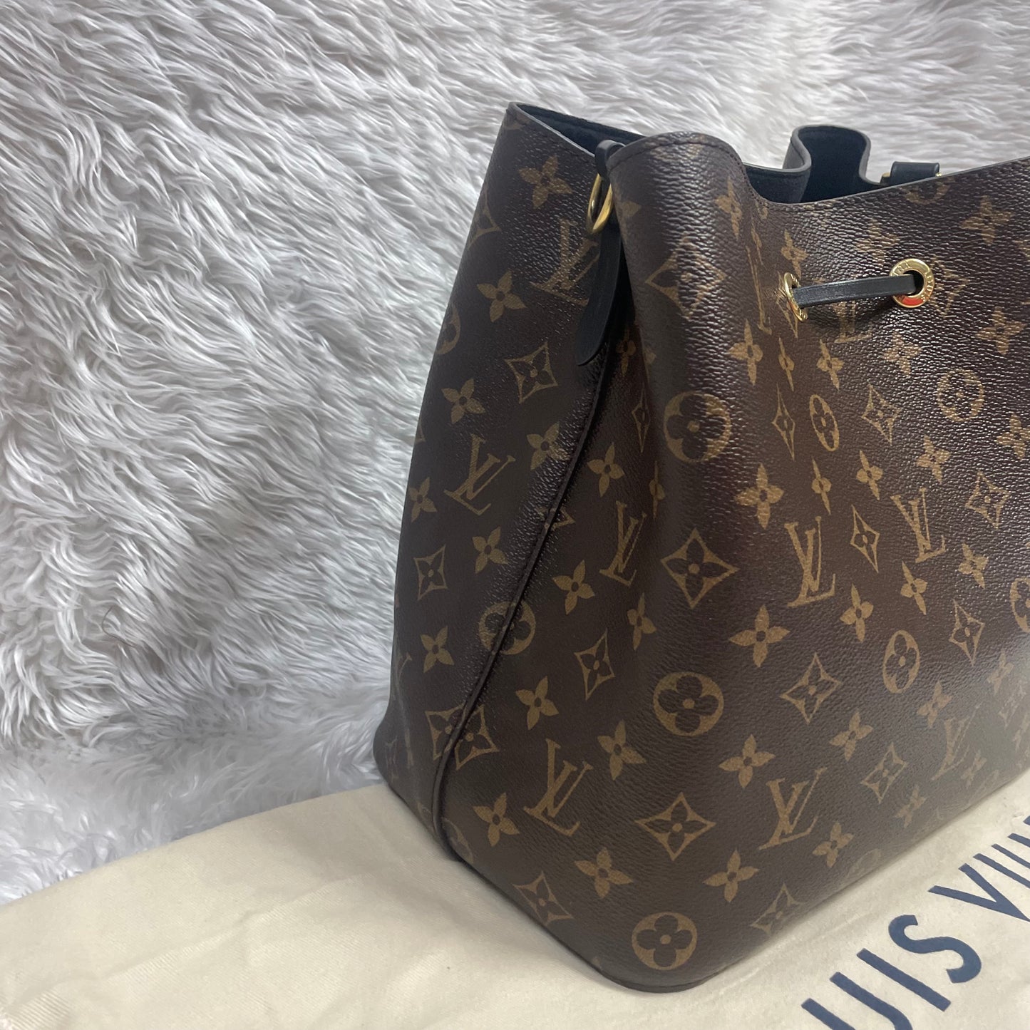 Authentic Neo noe noir (Black) monogram with dust bag (SP1187) in very great condition, no crack no tear, hard to find in this nice condition, comes with dust bag, box, paper bag