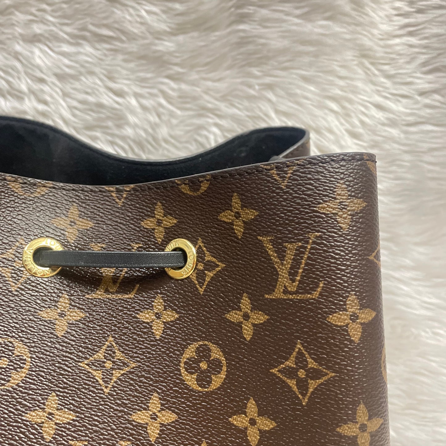 Authentic Neo noe noir (Black) monogram with dust bag (SP1187) in very great condition, no crack no tear, hard to find in this nice condition, comes with dust bag, box, paper bag