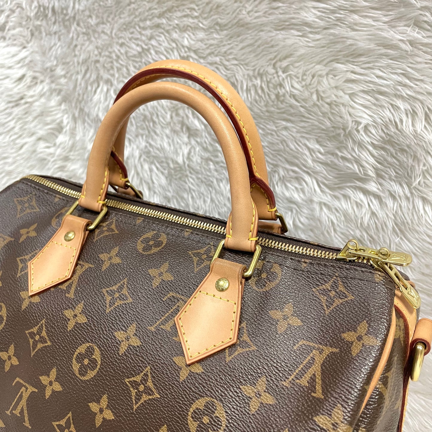 Authentic Speedy 30 Bandouliere monogram in great condition with dust bag and key set and (DU2193 date code)