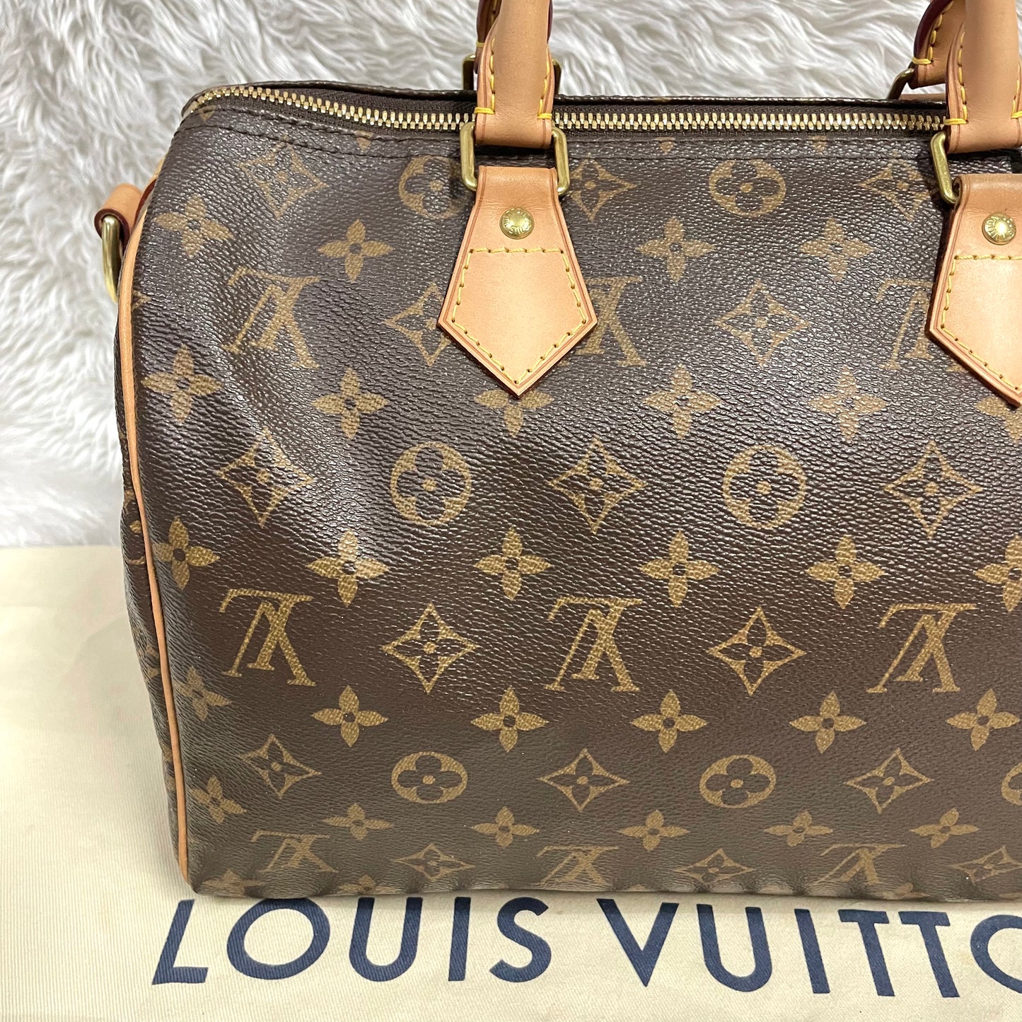 Authentic Speedy 30 Bandouliere monogram in great condition with dust bag and key set and (DU2193 date code)