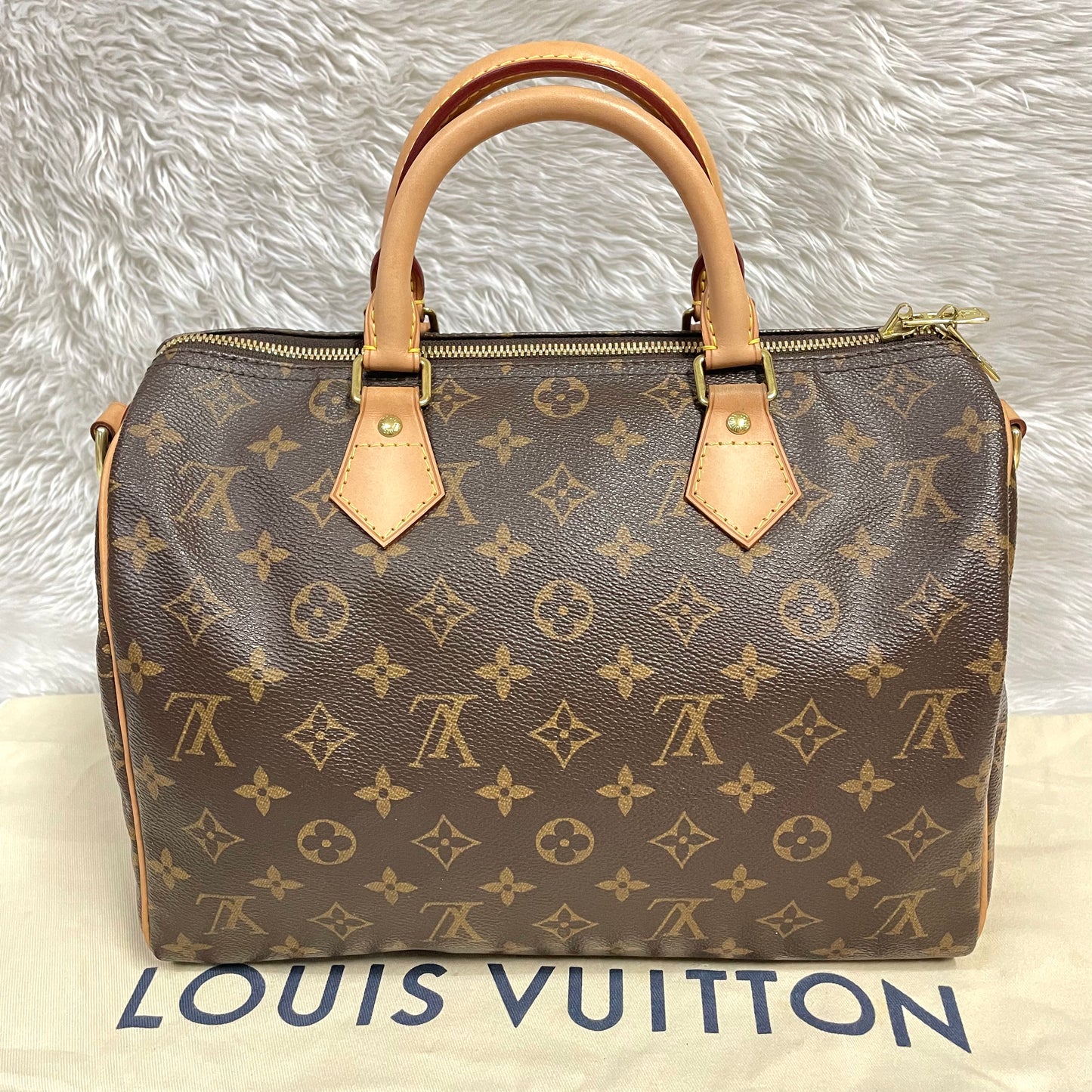 Authentic Speedy 30 Bandouliere monogram in great condition with dust bag and key set and (DU2193 date code)