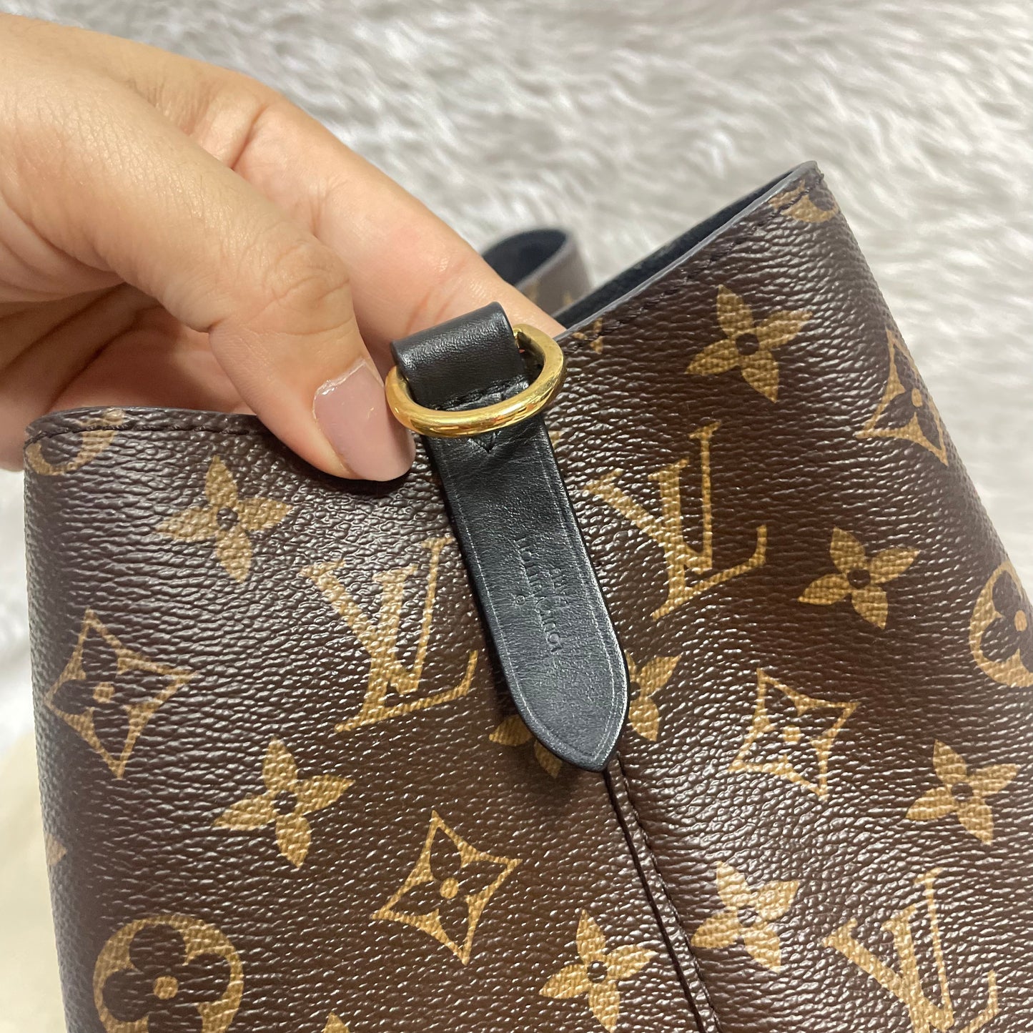 Authentic Neo noe noir (Black) monogram with dust bag (SP1187) in very great condition, no crack no tear, hard to find in this nice condition, comes with dust bag, box, paper bag