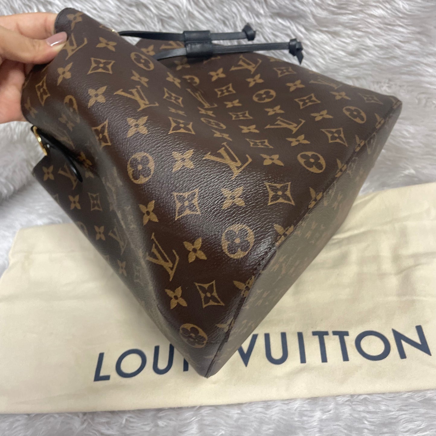 Authentic Neo noe noir (Black) monogram with dust bag (SP1187) in very great condition, no crack no tear, hard to find in this nice condition, comes with dust bag, box, paper bag