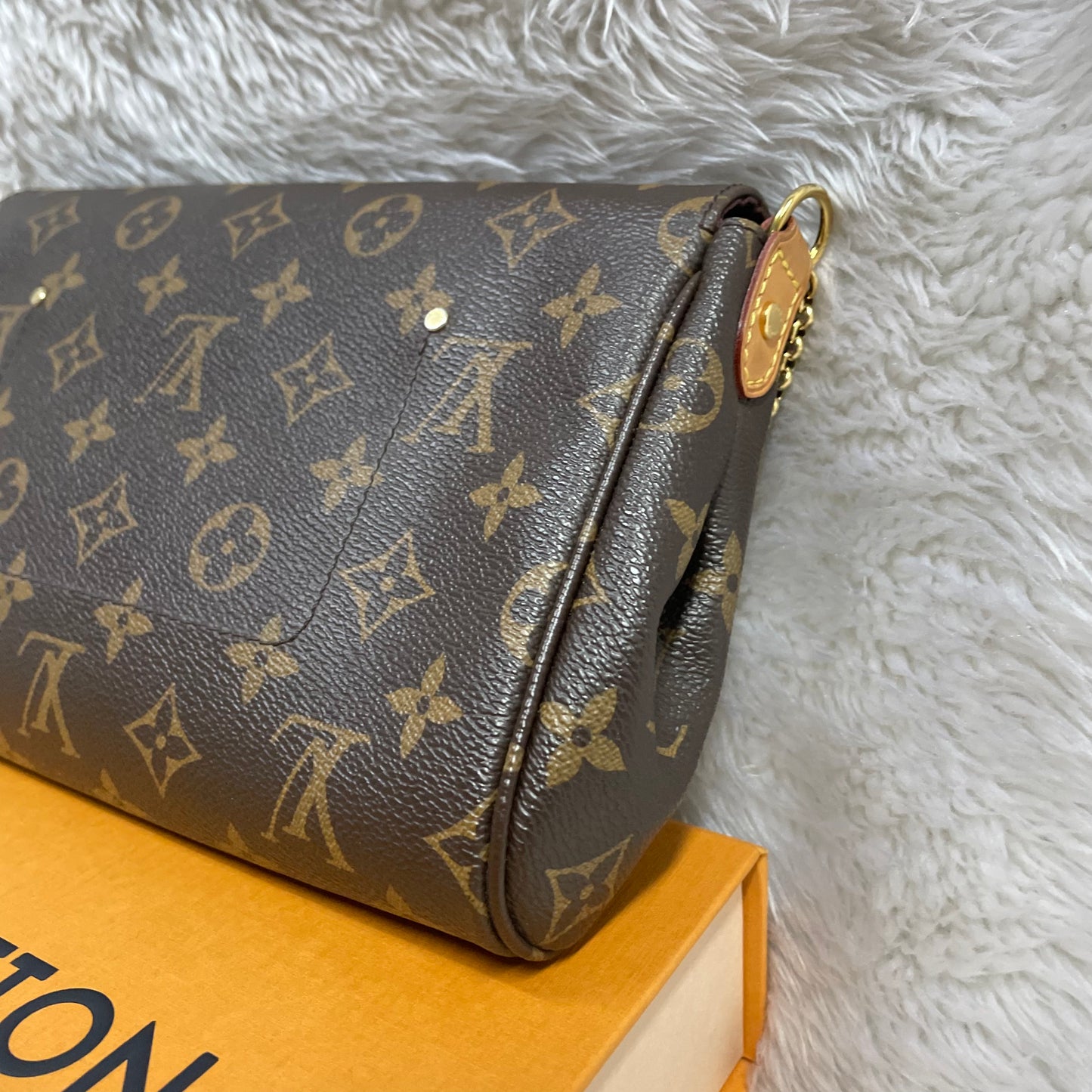 Authentic Favorite mm monogram with dust bag and box (SA4198 date code) in very great condition, no crack no tear, discontinued model, hard to find in this nice condition