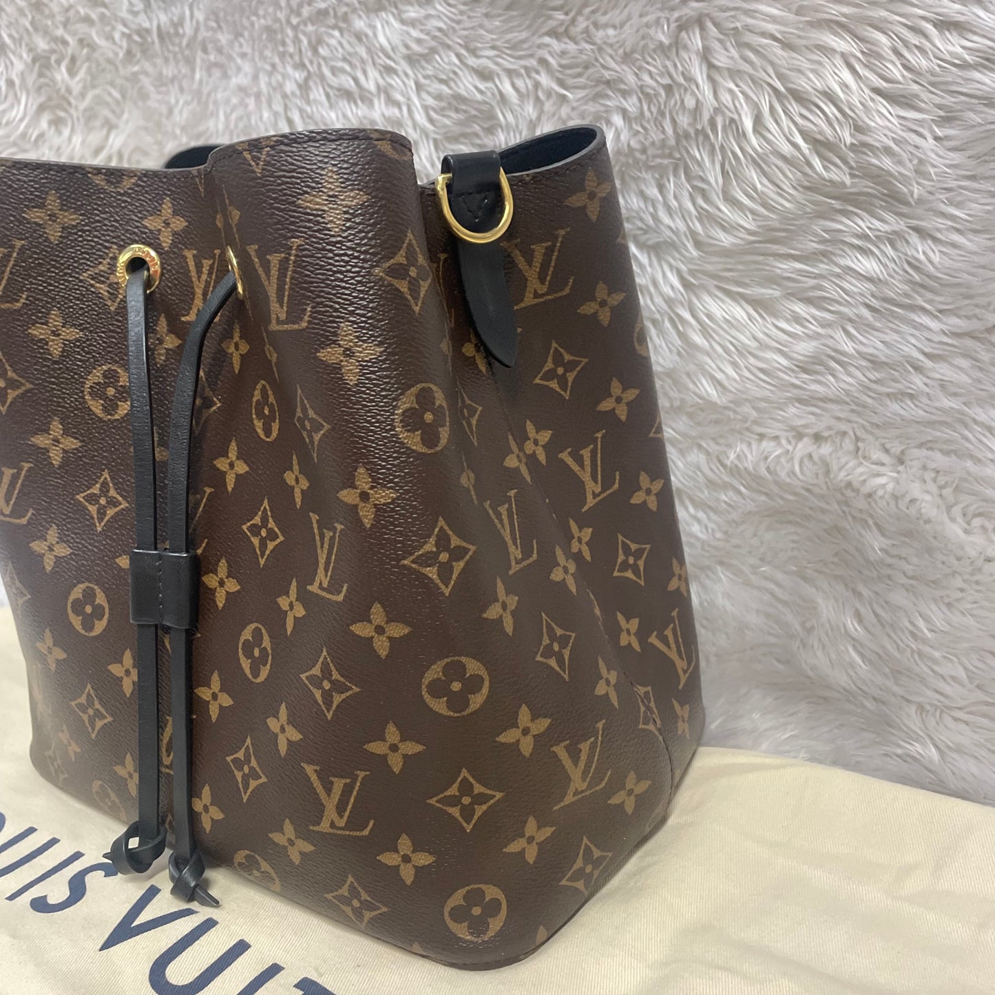 Authentic Neo noe noir (Black) monogram with dust bag (SP1187) in very great condition, no crack no tear, hard to find in this nice condition, comes with dust bag, box, paper bag