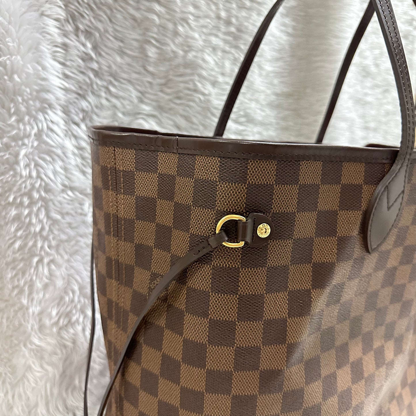 Authentic Excellent Neverfull GM damier ebene in super great condition, come with dust bag. (FL0181 date code).