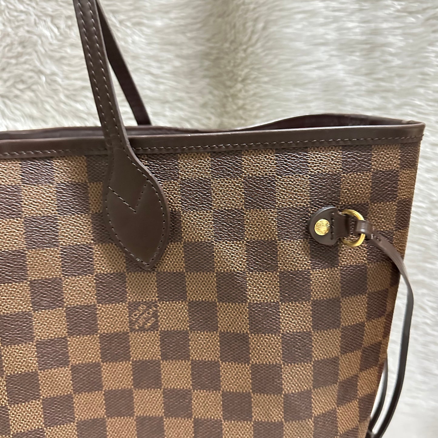 Authentic Excellent Neverfull GM damier ebene in super great condition, come with dust bag. (FL0181 date code).