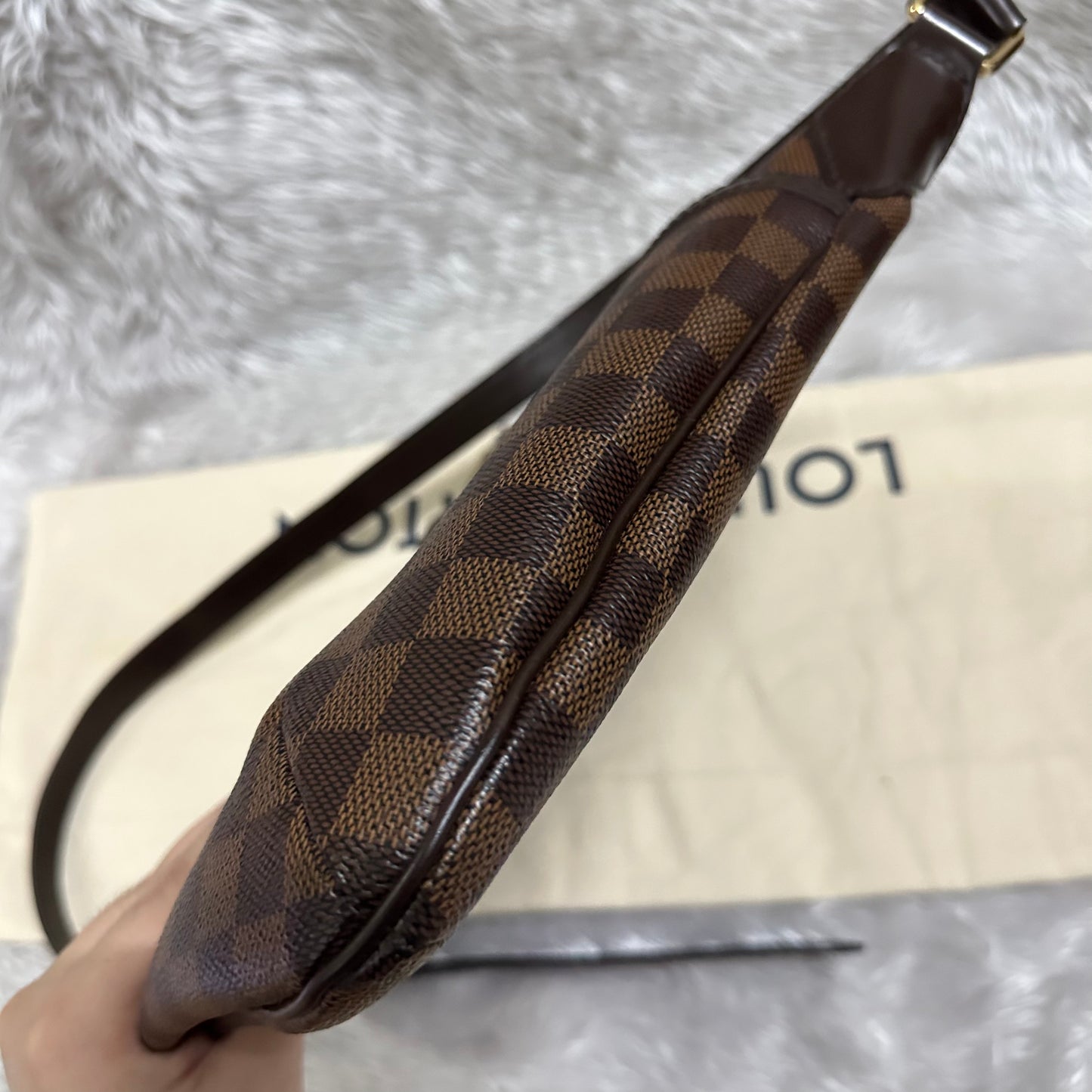 Authentic Excellent Bloomsbury pm damier ebene in great condition with dust bag!!! (DU0194 date code)