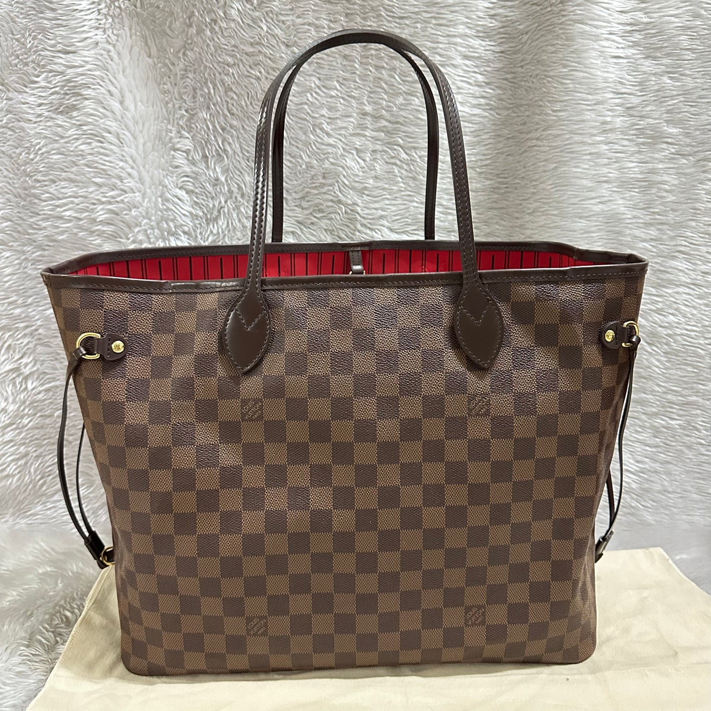 Authentic Excellent Neverfull GM damier ebene in super great condition, come with dust bag. (FL0181 date code).