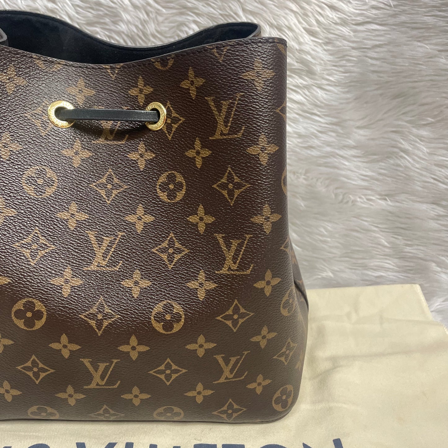 Authentic Neo noe noir (Black) monogram with dust bag (SP1187) in very great condition, no crack no tear, hard to find in this nice condition, comes with dust bag, box, paper bag