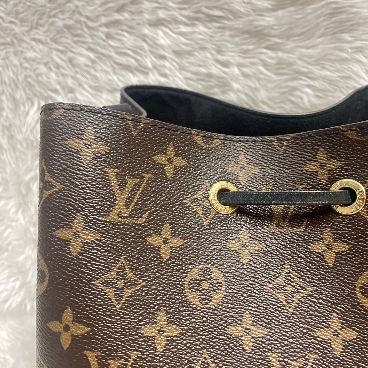 Authentic Neo noe noir (Black) monogram with dust bag (SP1187) in very great condition, no crack no tear, hard to find in this nice condition, comes with dust bag, box, paper bag