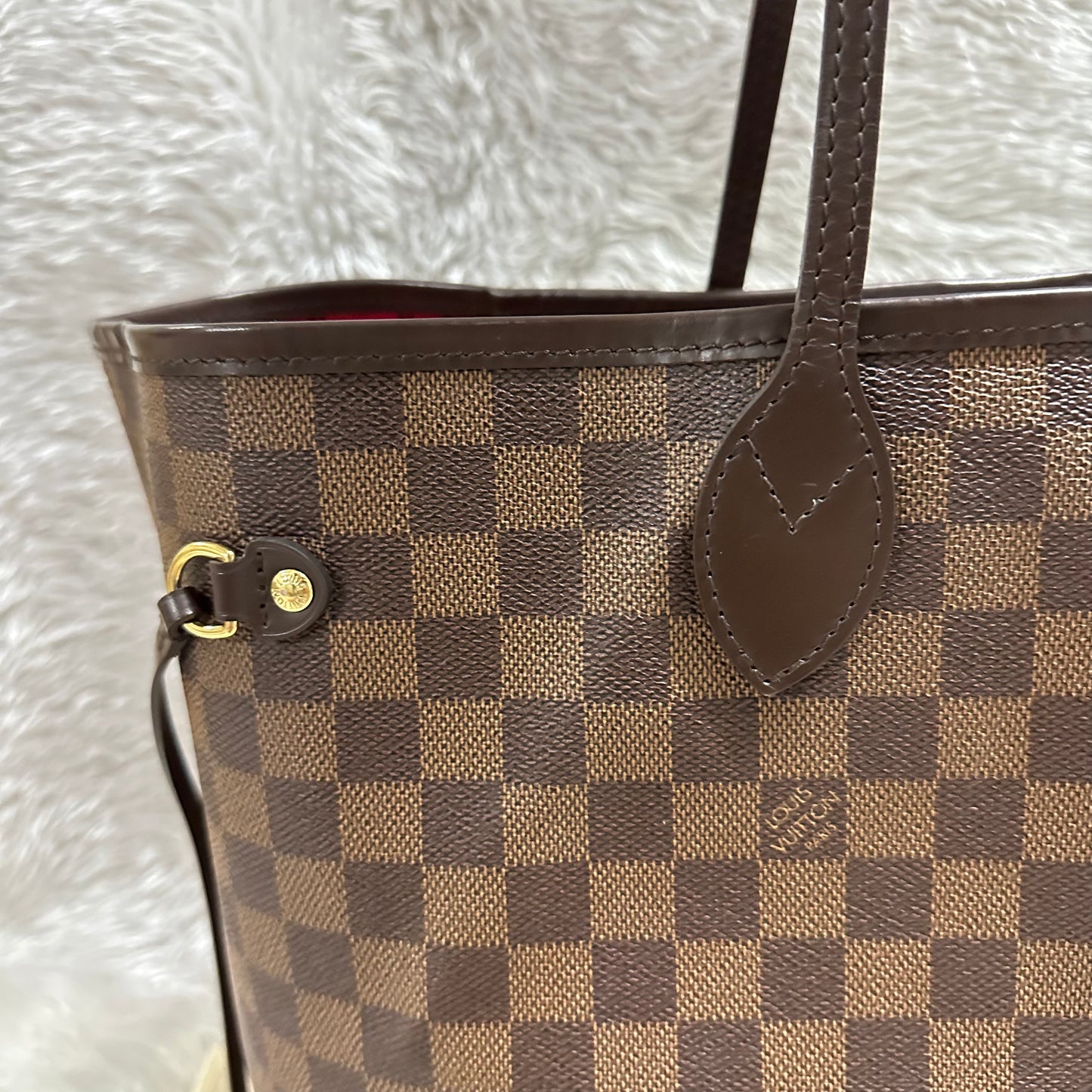 Authentic Excellent Neverfull GM damier ebene in super great condition, come with dust bag. (FL0181 date code).