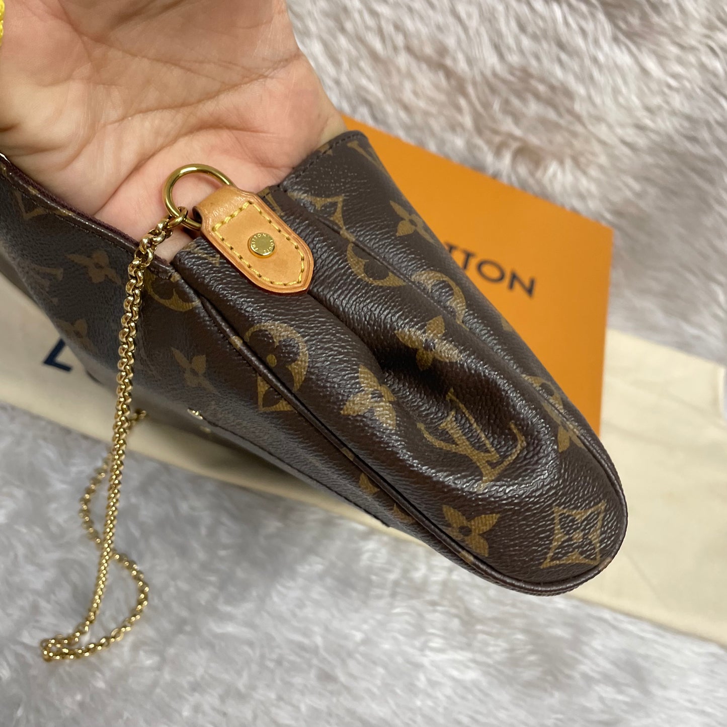 Authentic Favorite mm monogram with dust bag and box (SA4198 date code) in very great condition, no crack no tear, discontinued model, hard to find in this nice condition