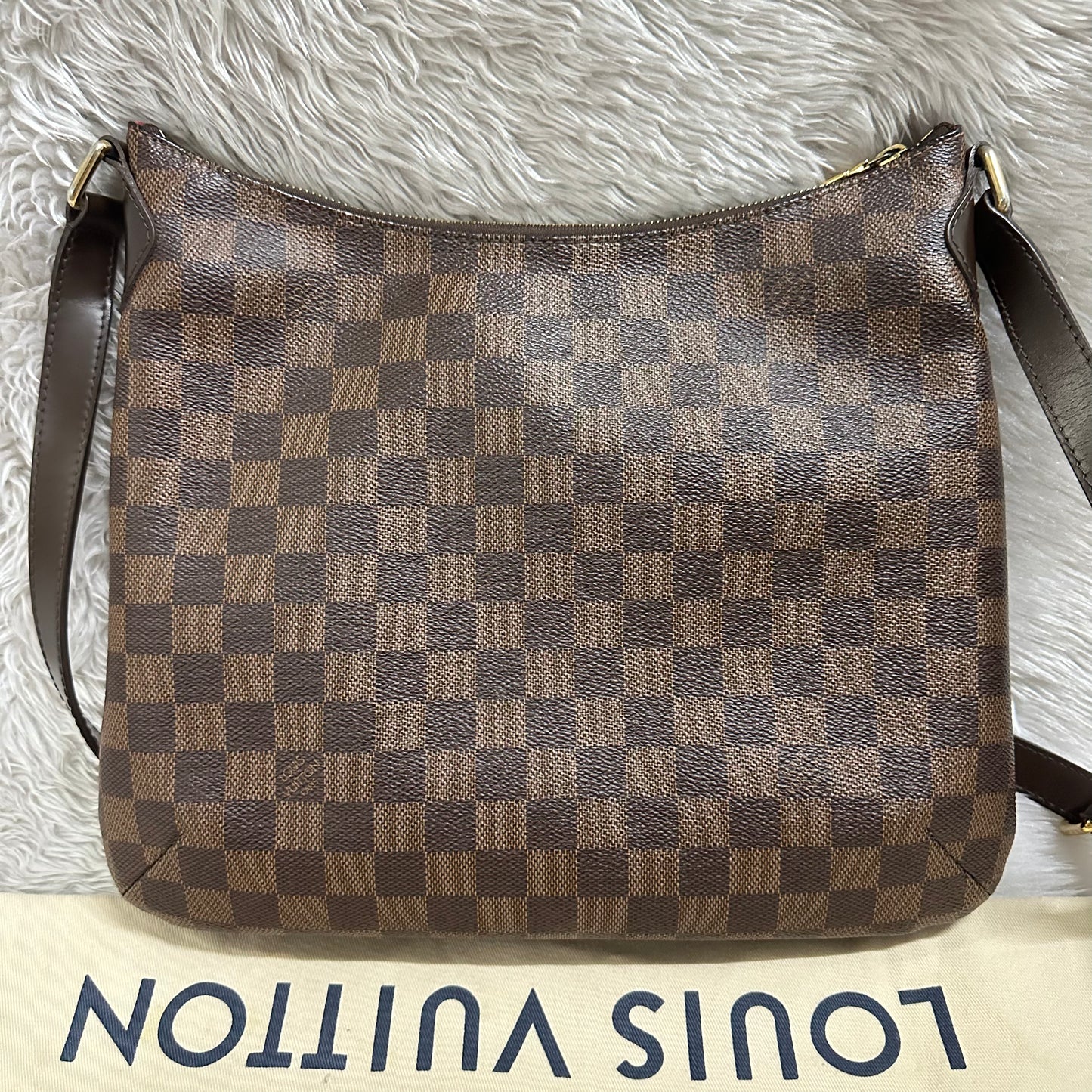 Authentic Excellent Bloomsbury pm damier ebene in great condition with dust bag!!! (DU0194 date code)