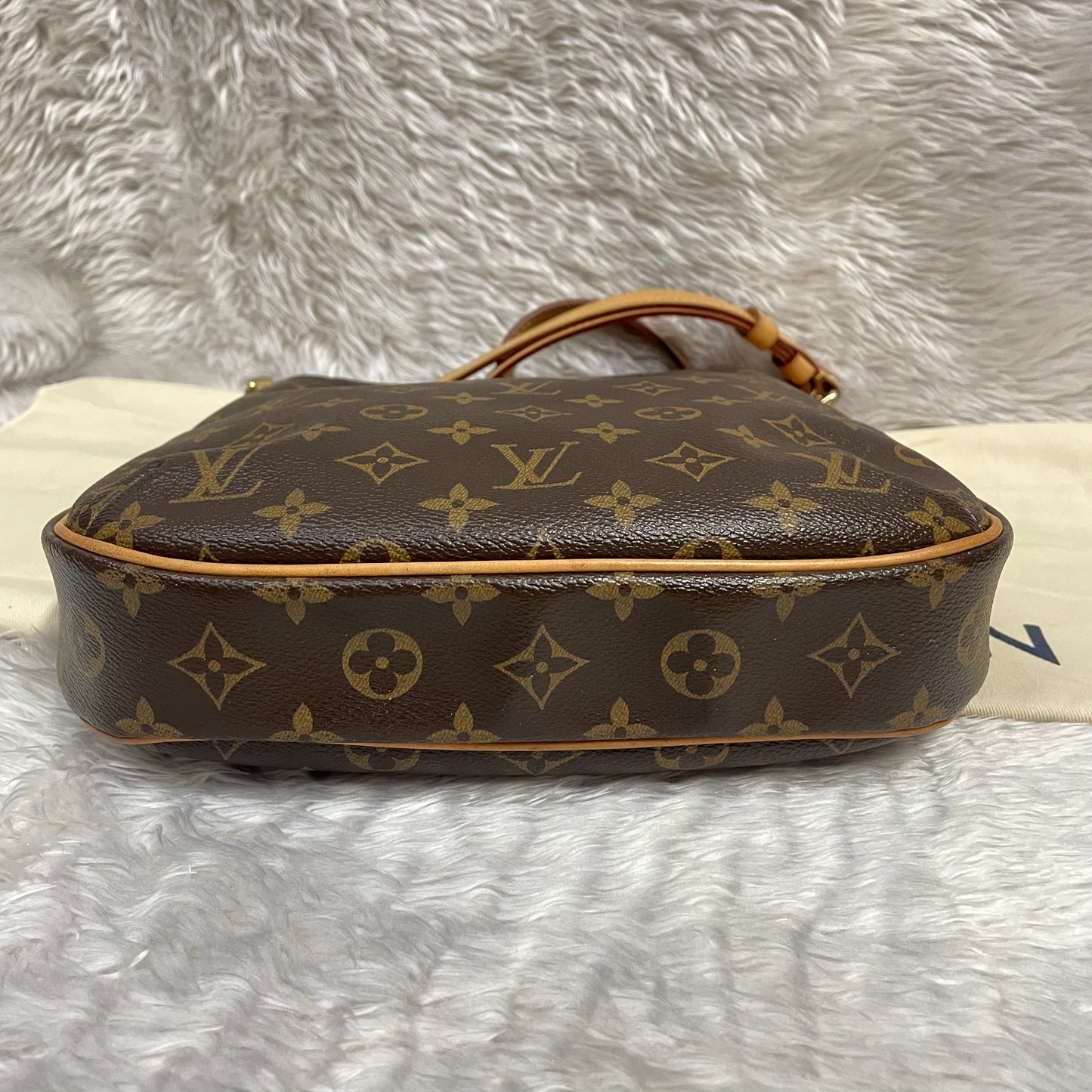 Authentic Odeon pm crossbody monogram in great condition with dust bag. NO crack no tear (SF2123) in very great great condition