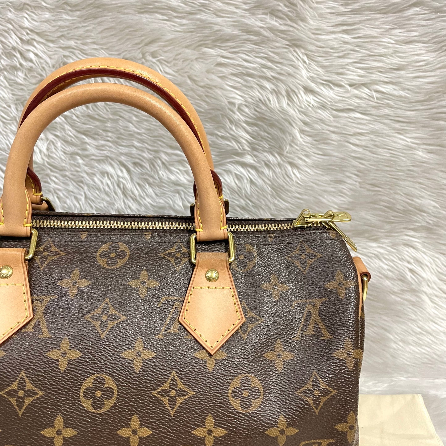 Authentic Speedy 30 Bandouliere monogram in great condition with dust bag and key set and (DU2193 date code)