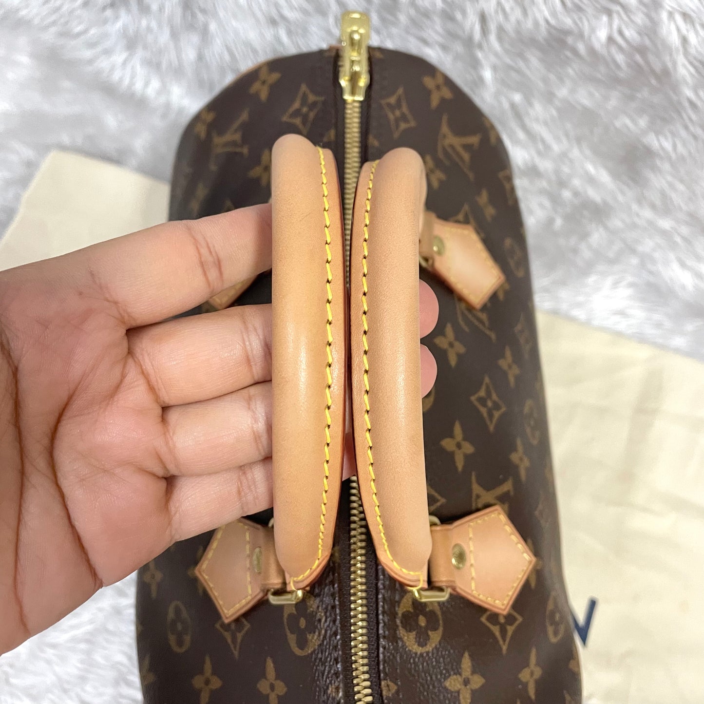 Authentic Speedy 30 Bandouliere monogram in great condition with dust bag and key set and (DU2193 date code)