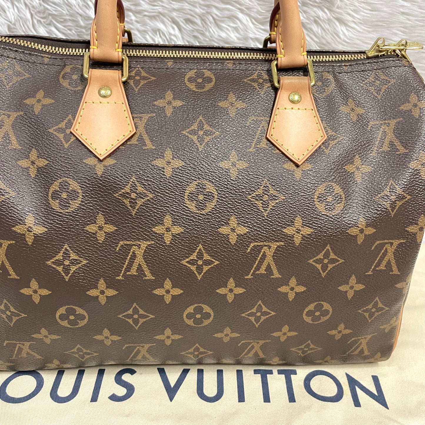 Authentic Speedy 30 Bandouliere monogram in great condition with dust bag and key set and (DU2193 date code)