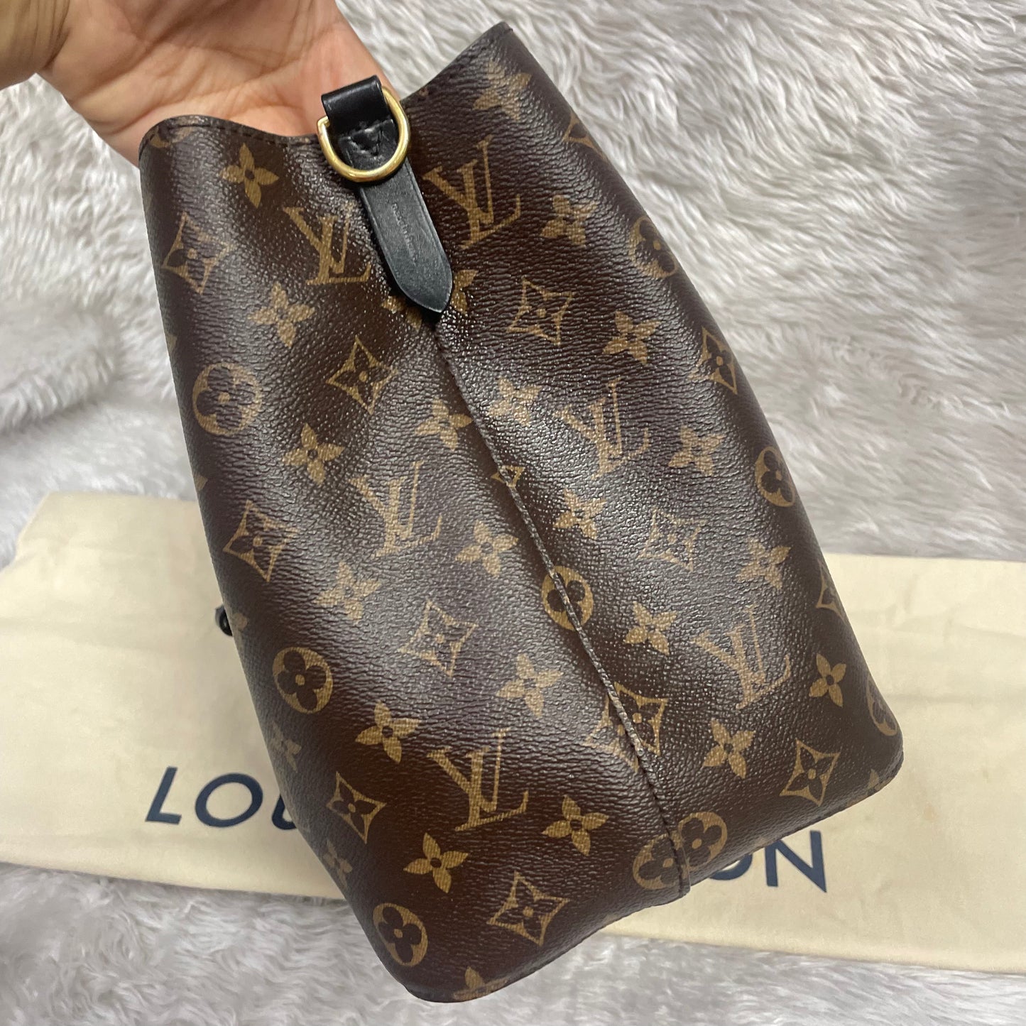 Authentic Neo noe noir (Black) monogram with dust bag (SP1187) in very great condition, no crack no tear, hard to find in this nice condition, comes with dust bag, box, paper bag