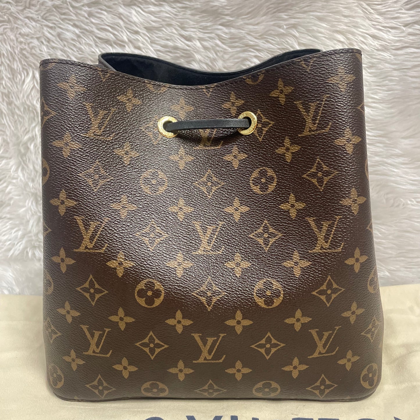 Authentic Neo noe noir (Black) monogram with dust bag (SP1187) in very great condition, no crack no tear, hard to find in this nice condition, comes with dust bag, box, paper bag