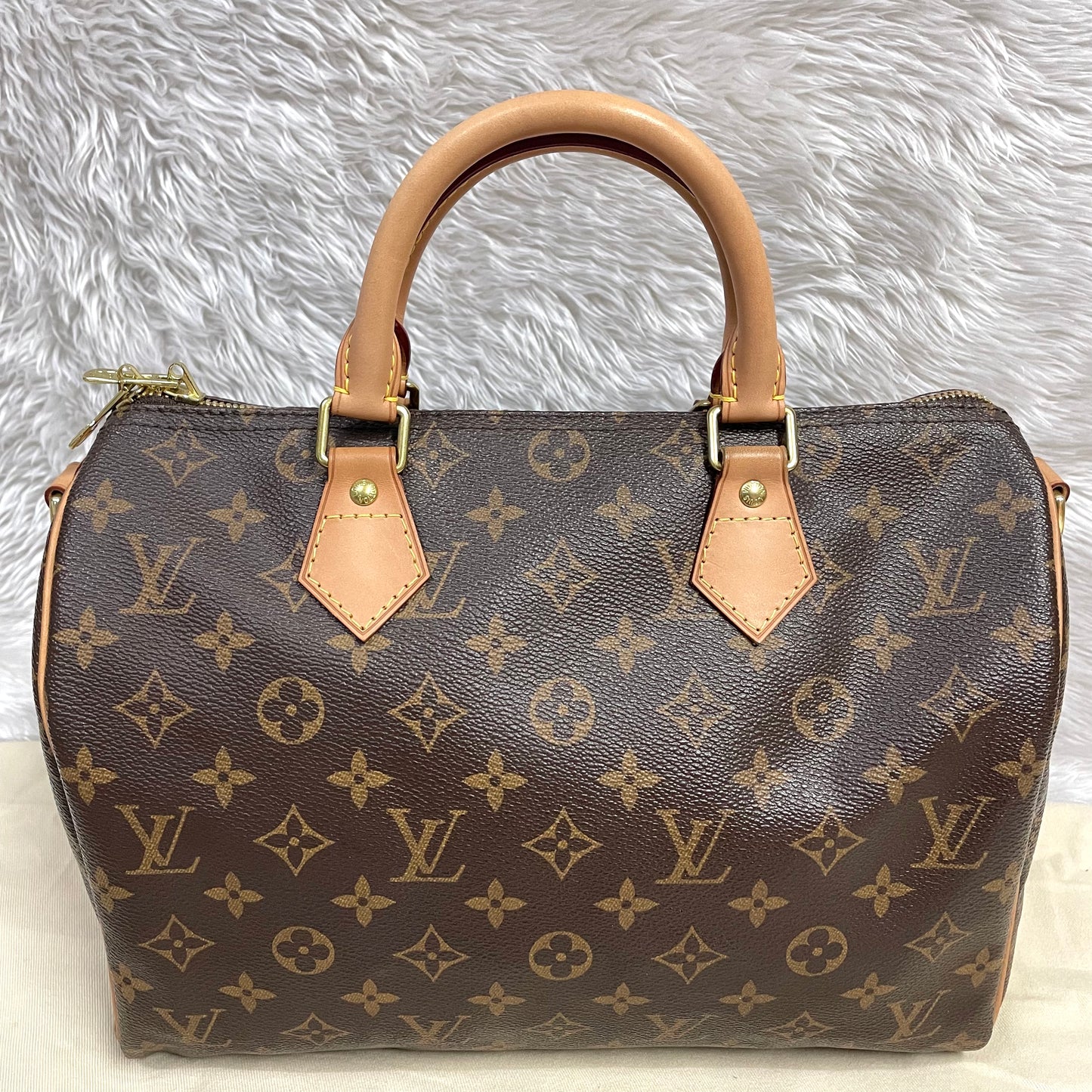 Authentic Speedy 30 Bandouliere monogram in great condition with dust bag and key set and (DU2193 date code)