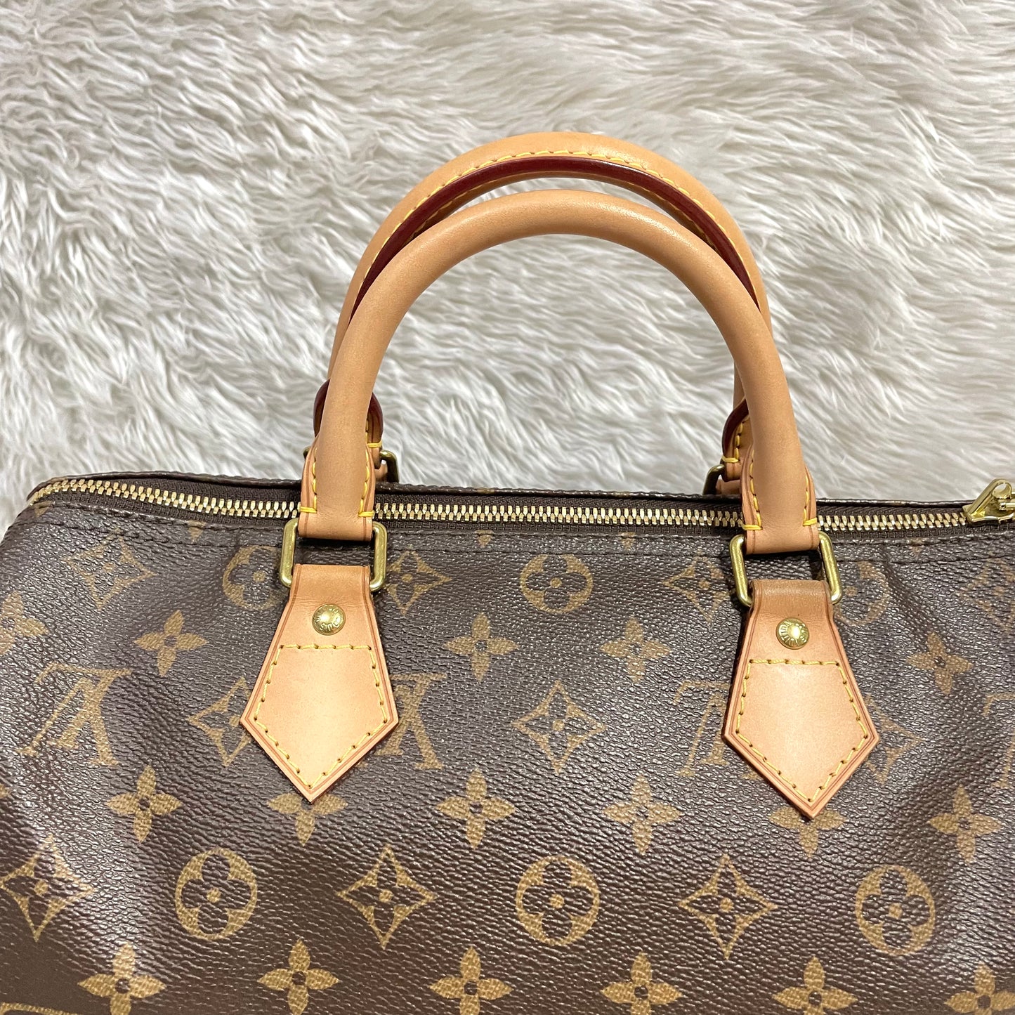 Authentic Speedy 30 Bandouliere monogram in great condition with dust bag and key set and (DU2193 date code)