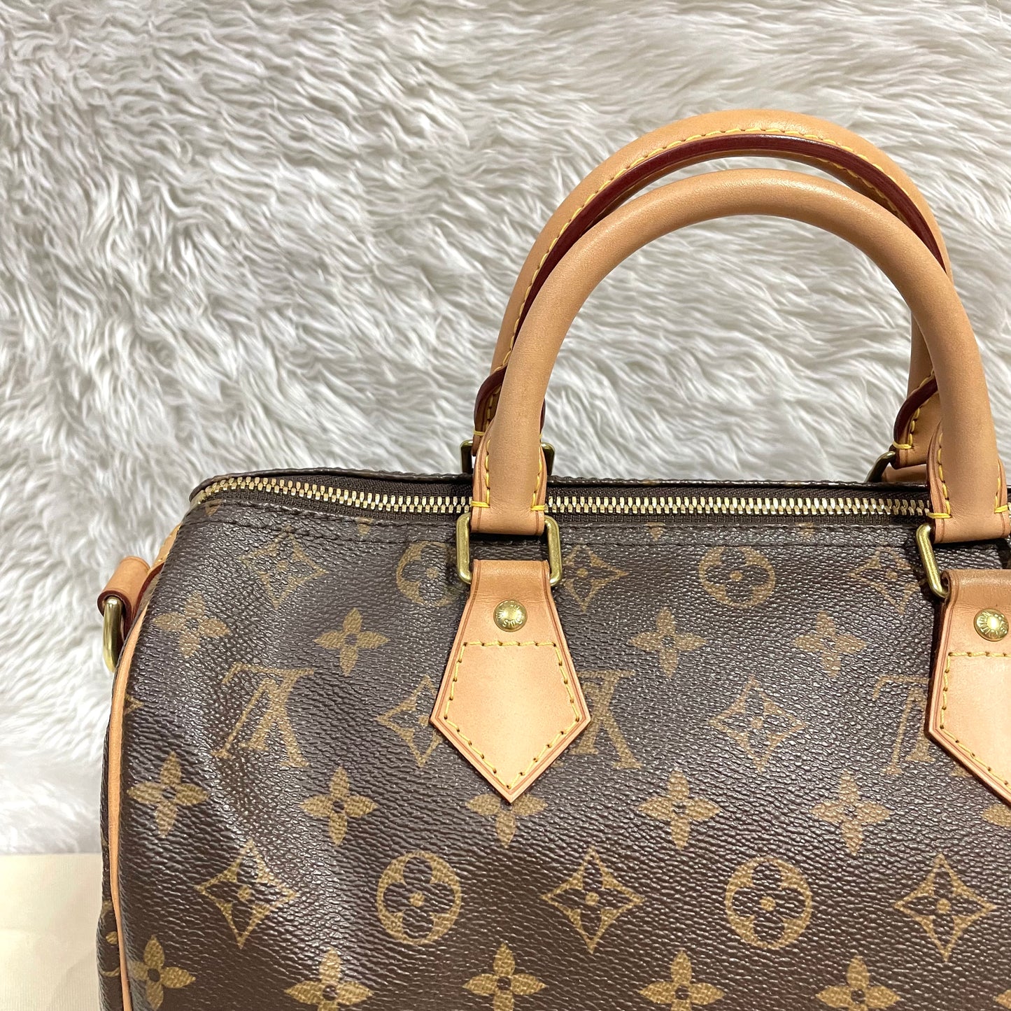 Authentic Speedy 30 Bandouliere monogram in great condition with dust bag and key set and (DU2193 date code)