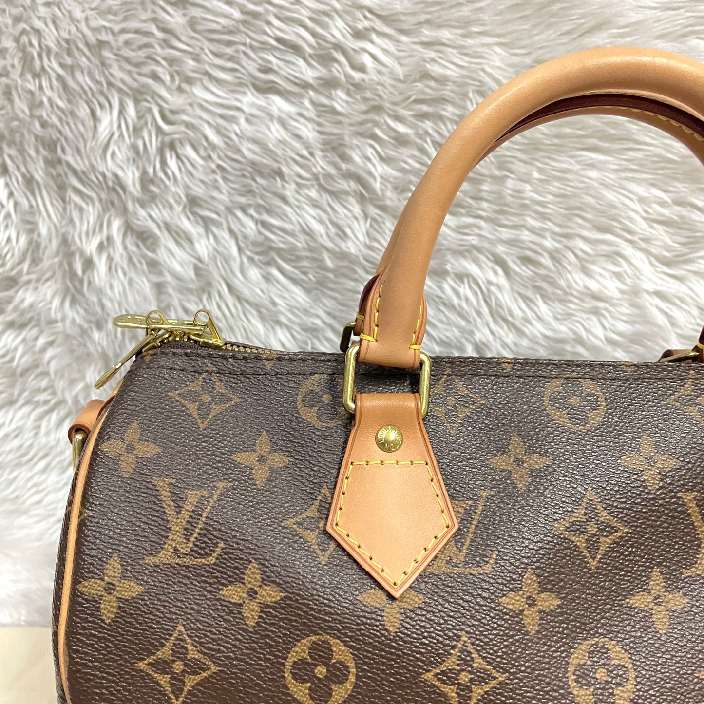 Authentic Speedy 30 Bandouliere monogram in great condition with dust bag and key set and (DU2193 date code)