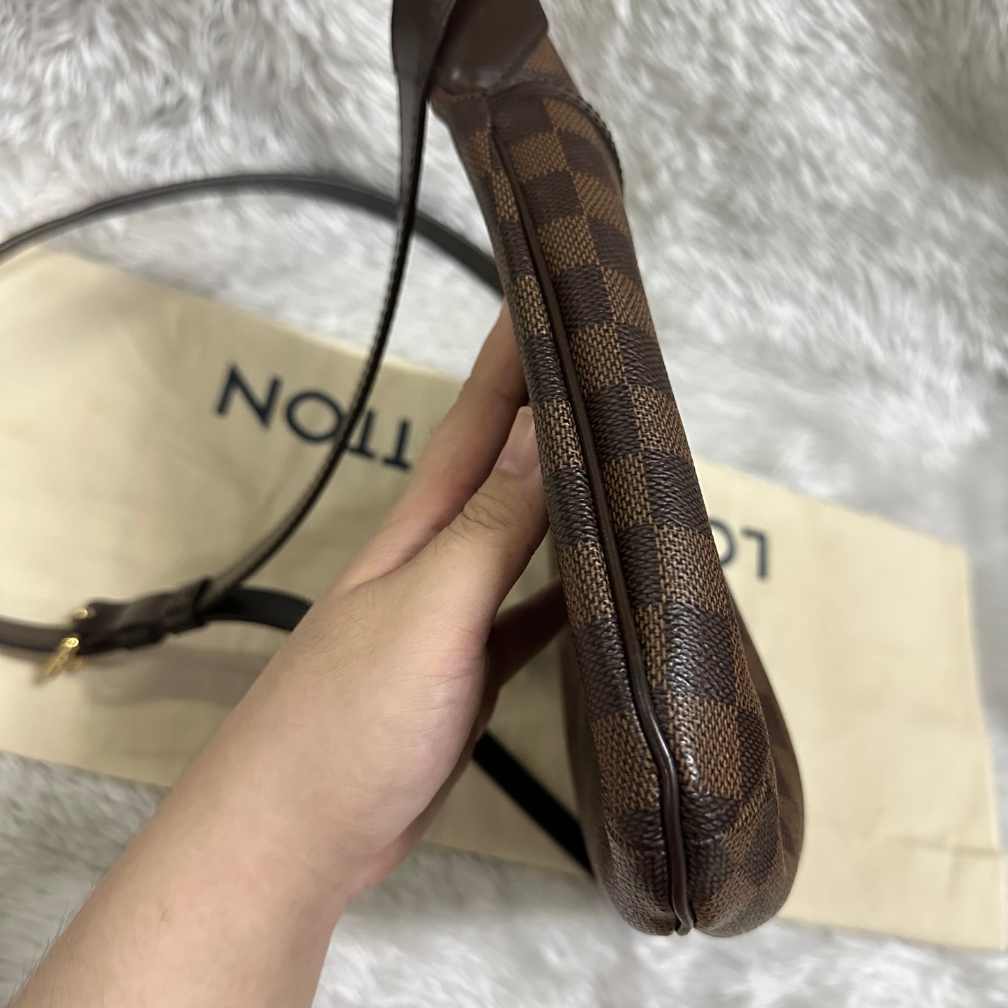 Authentic Excellent Bloomsbury pm damier ebene in great condition with dust bag!!! (DU0194 date code)