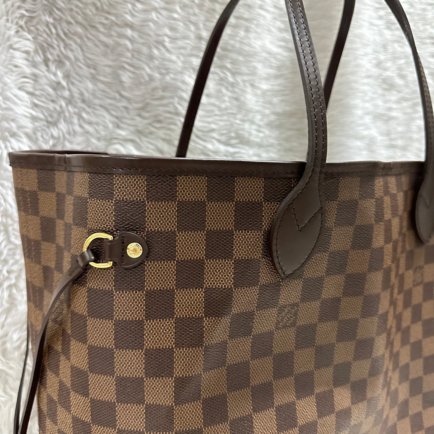 Authentic Excellent Neverfull GM damier ebene in super great condition, come with dust bag. (FL0181 date code).