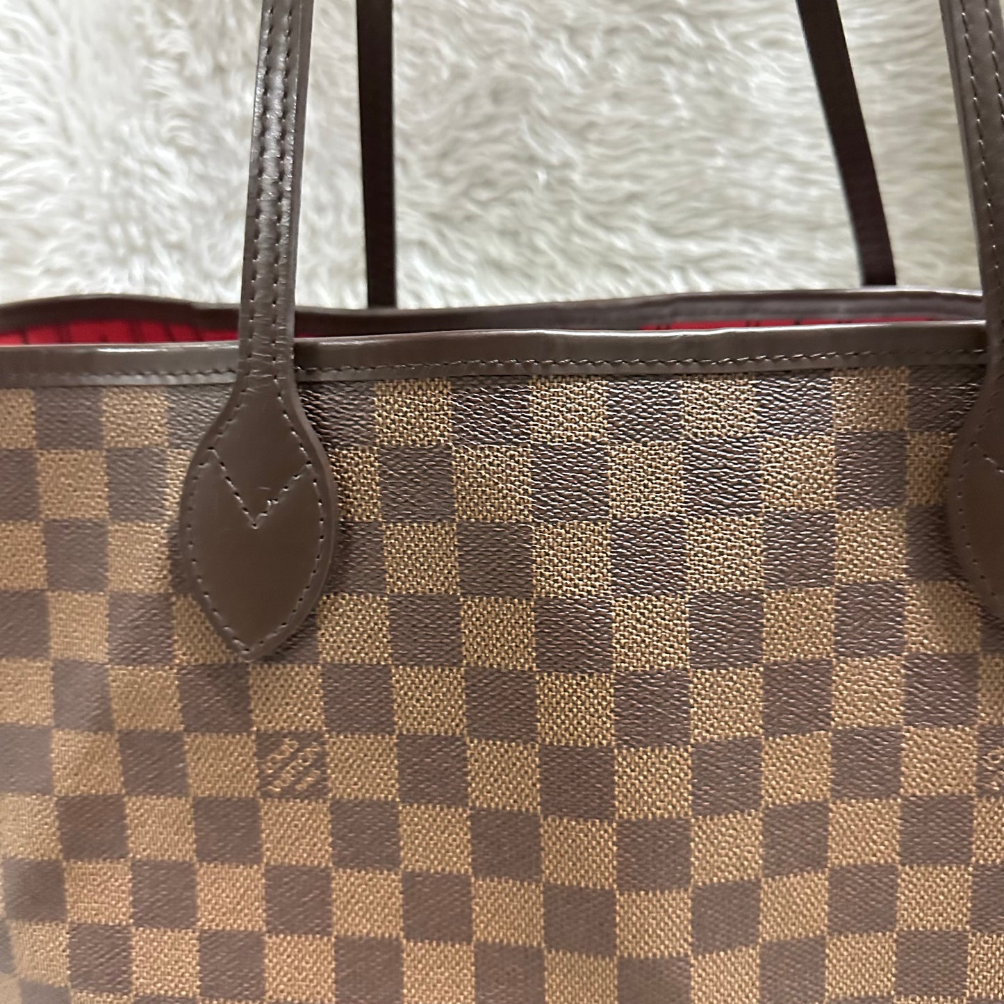 Authentic Excellent Neverfull GM damier ebene in super great condition, come with dust bag. (FL0181 date code).